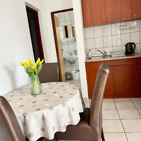 One Bedroom With Balcony 2 Apartment *