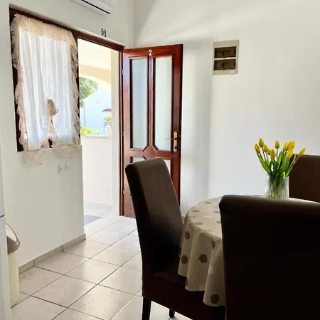 One Bedroom With Balcony 2 Apartment